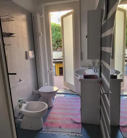 La Casa Di Lucia: Grande Con Balcone Appartamento Brescia