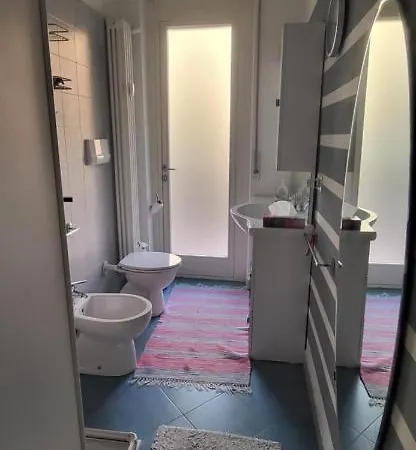 La Casa Di Lucia: Grande Con Balcone Bréscia