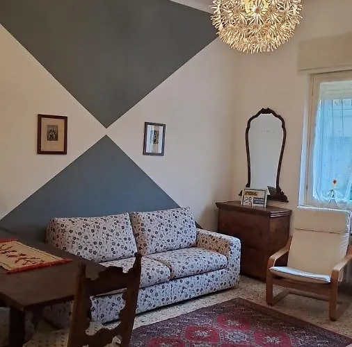 La Casa Di Lucia: Grande Con Balcone アパート