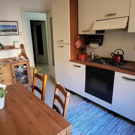 La Casa Di Lucia: Grande Con Balcone