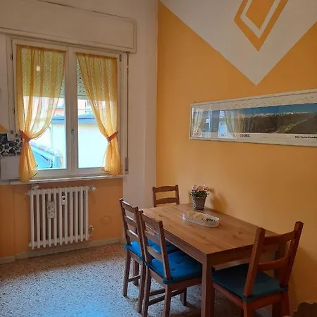 La Casa Di Lucia: Grande Con Balcone